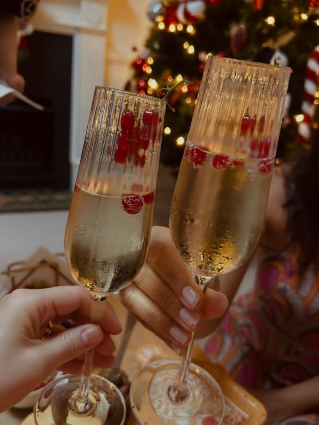 Um Feliz e Abençoado Natal✨ 

Merry Christmas! May God bless you and your loved ones! X